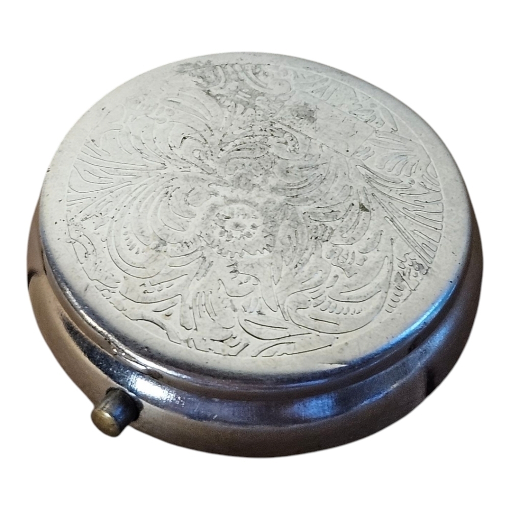 Vintage round snuff tin cigarette ashtray​​​​​​​